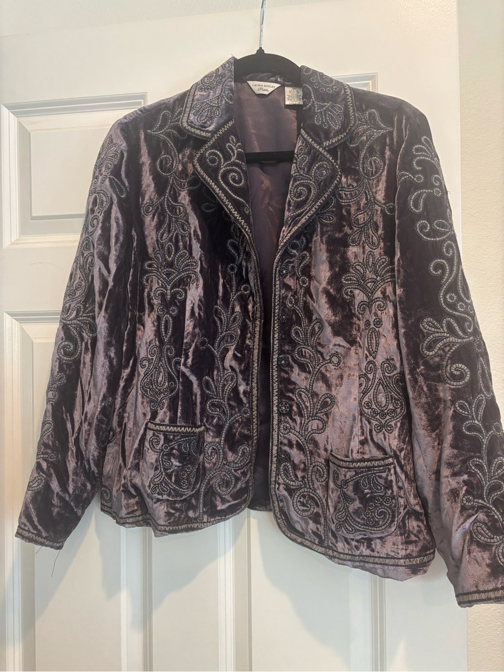 Laura Ashley Velvet Embroidered Jacket in Purple Size Medium Petite